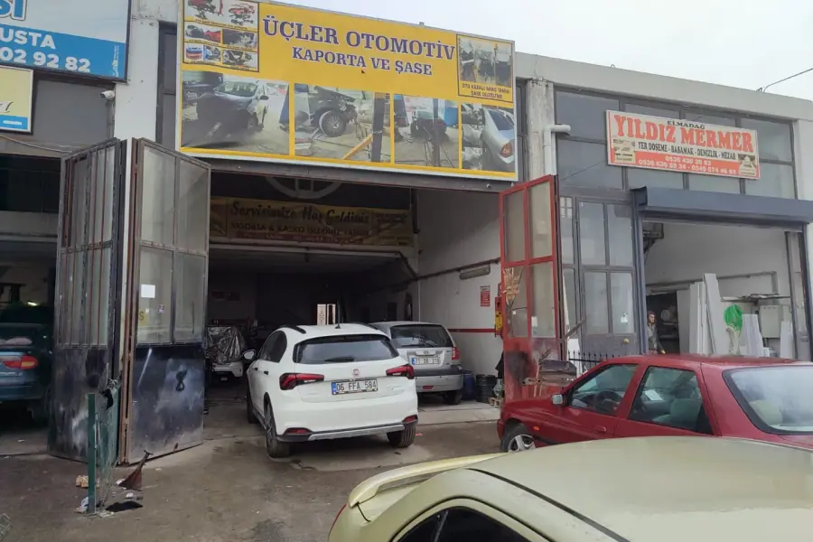 Üçler Oto atölye girişi